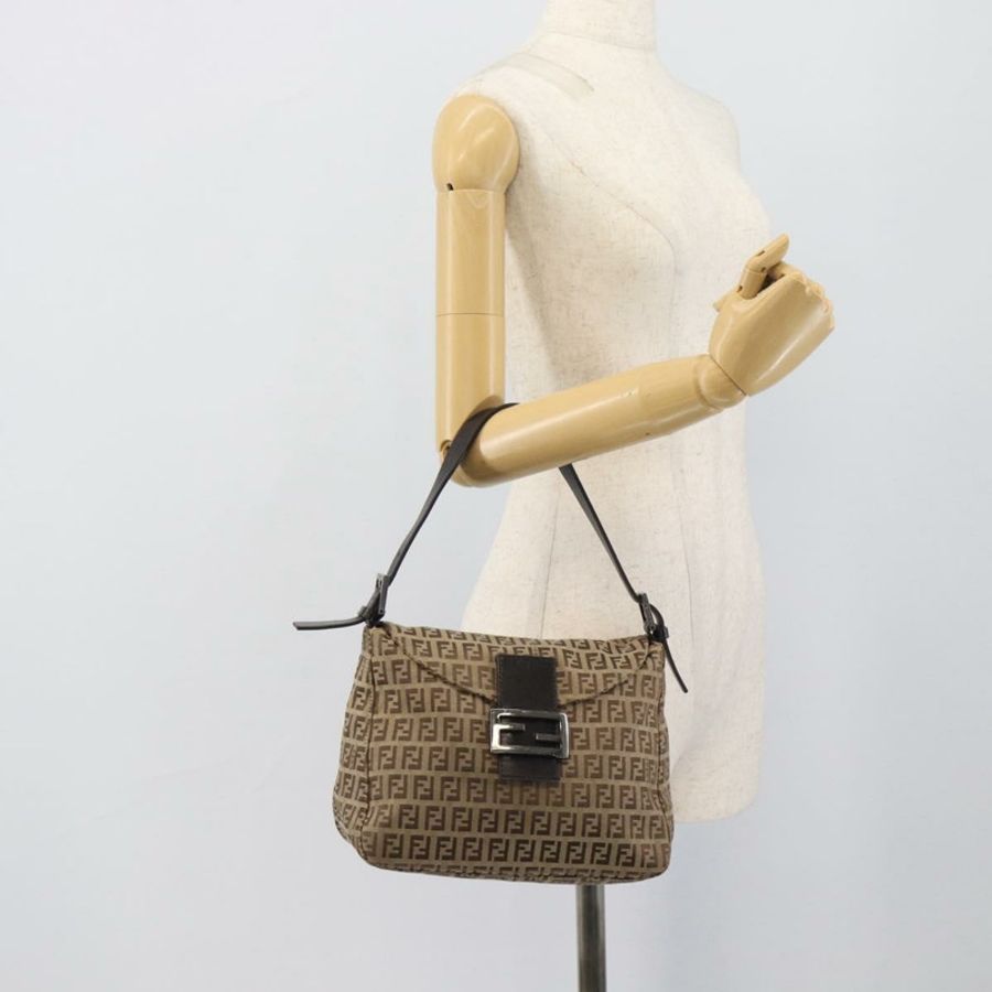 【日本直送】FENDI Zucchino帆布Mamma Baguette包 米色 銀色 8BR004 正品 ep15424V-21