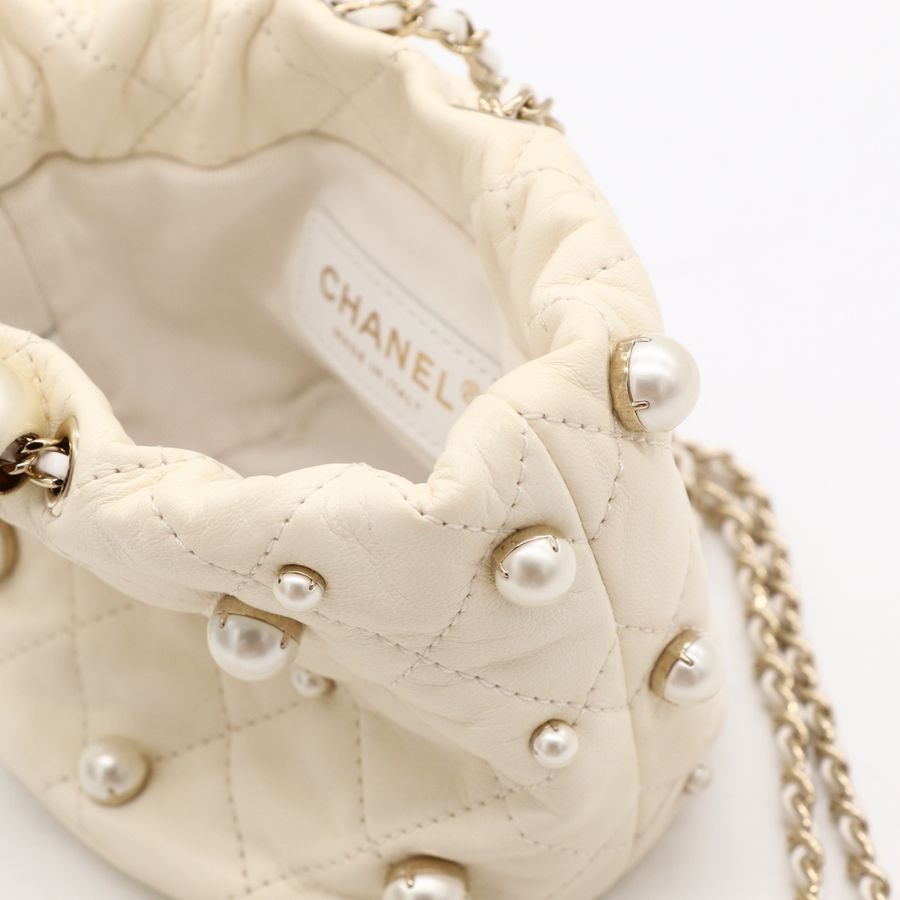 可愛小包❤️Chanel 香奈兒 經典菱格紋小羊皮 珍珠點綴 雙C皮穿鏈抽繩水桶包 斜背包-8