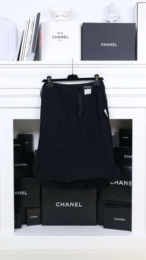 Chanel 00年黑色网面镂空毛毛滚边半裙-5
