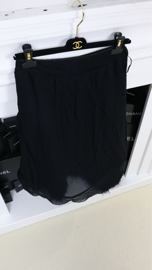 Chanel 00年黑色网面镂空毛毛滚边半裙-6