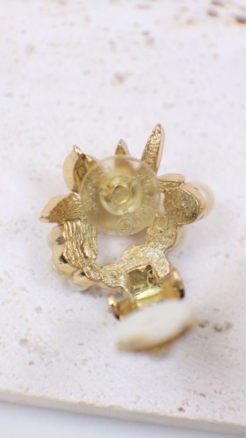 Dior素金树叶珍珠耳夹-7