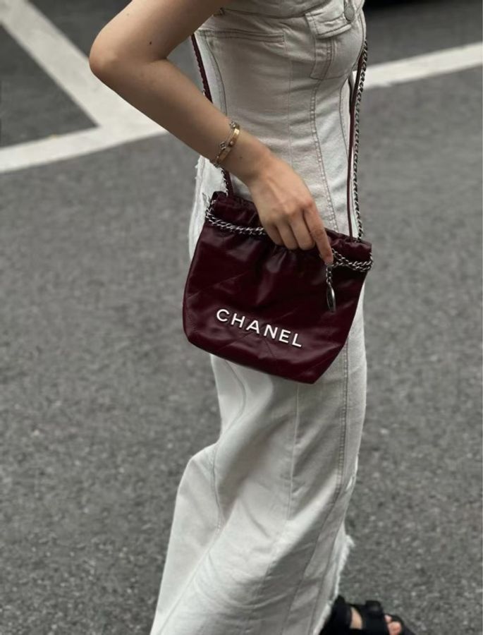 Chanel /香奈兒 22bag mini垃圾袋酒紅銀鍊,櫻桃🍒漿果的酒紅色,尺寸:20x19x6cm(顏色已絕版-3