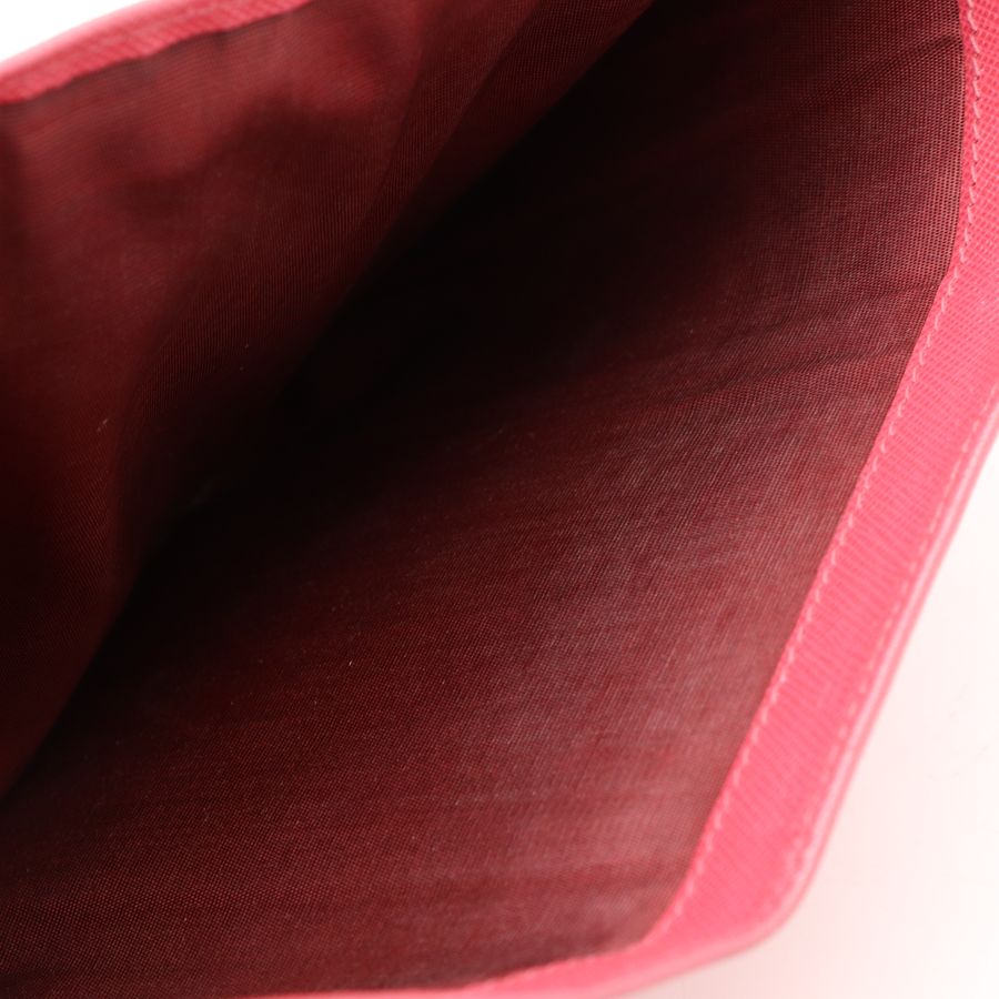 PRADA Saffiano 珊瑚紅 防刮皮革金標翻蓋中夾-25