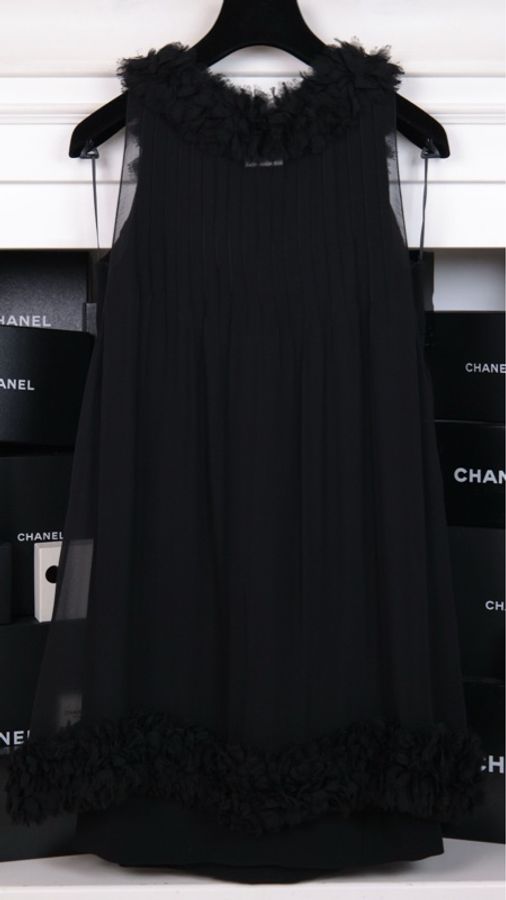 Chanel 06年秀款黑色毛毛滚边网纱无袖连衣裙-4