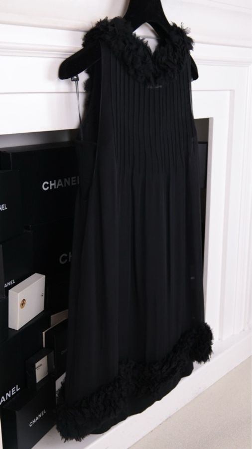 Chanel 06年秀款黑色毛毛滚边网纱无袖连衣裙-9
