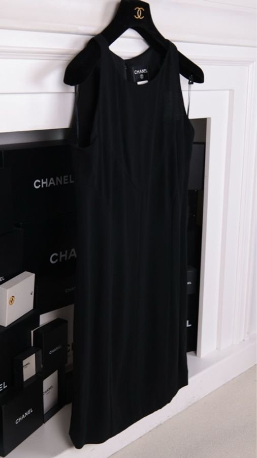 Chanel 06年秀款黑色毛毛滚边网纱无袖连衣裙-10