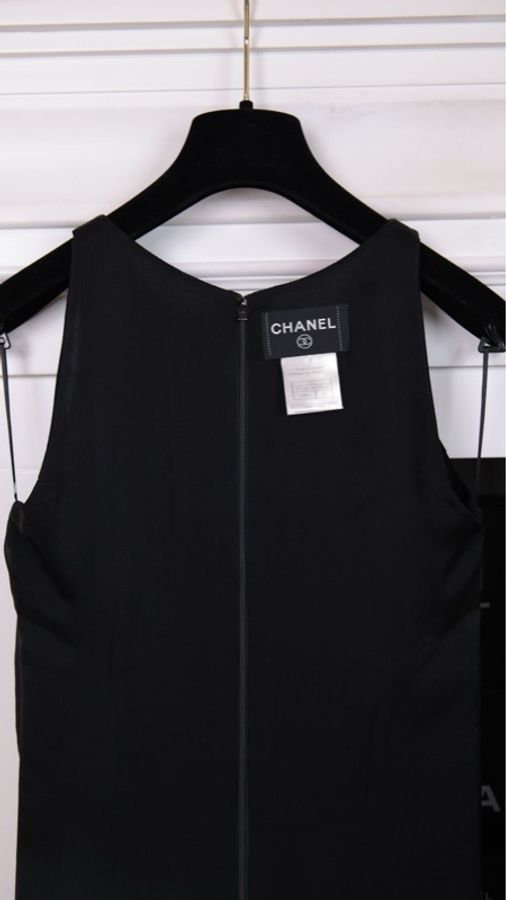 Chanel 06年秀款黑色毛毛滚边网纱无袖连衣裙-25