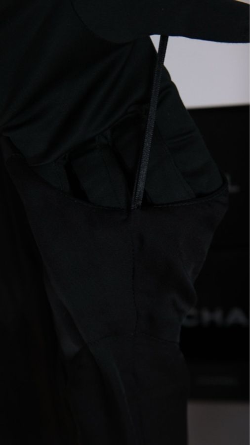 Chanel 06年秀款黑色毛毛滚边网纱无袖连衣裙-32