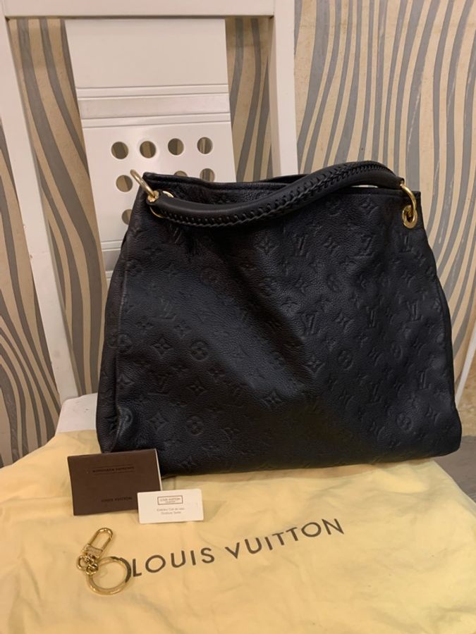 極新Louis Vuitton Artsy MM LV壓紋 包黑色 Monogram Empreinte 壓紋粒面牛皮皮革 金屬配件手工編織提把優雅流浪 hobo通勤包大包媽媽包路易威登包包肩背包手提包手拿包 單肩包 低調精品 質感-3