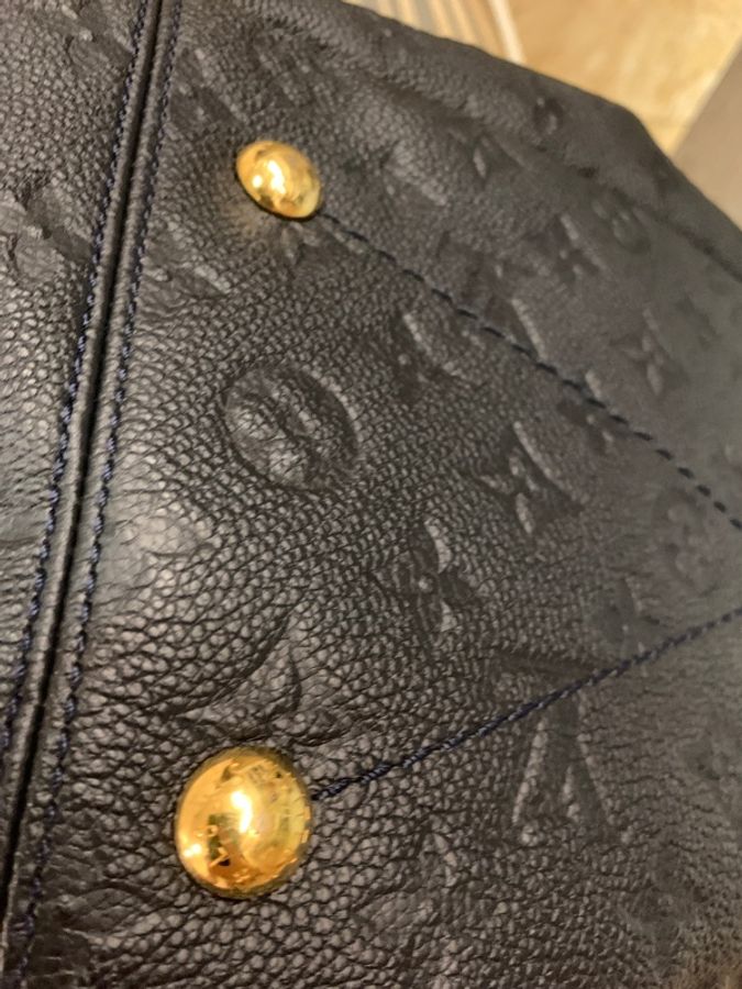 極新Louis Vuitton Artsy MM LV壓紋 包黑色 Monogram Empreinte 壓紋粒面牛皮皮革 金屬配件手工編織提把優雅流浪 hobo通勤包大包媽媽包路易威登包包肩背包手提包手拿包 單肩包 低調精品 質感-11