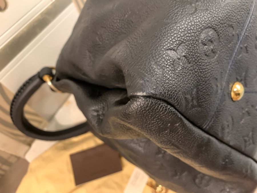 極新Louis Vuitton Artsy MM LV壓紋 包黑色 Monogram Empreinte 壓紋粒面牛皮皮革 金屬配件手工編織提把優雅流浪 hobo通勤包大包媽媽包路易威登包包肩背包手提包手拿包 單肩包 低調精品 質感-12