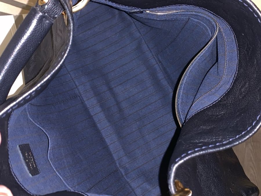 極新Louis Vuitton Artsy MM LV壓紋 包黑色 Monogram Empreinte 壓紋粒面牛皮皮革 金屬配件手工編織提把優雅流浪 hobo通勤包大包媽媽包路易威登包包肩背包手提包手拿包 單肩包 低調精品 質感-18