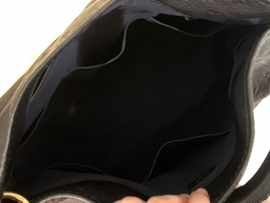 極新Louis Vuitton Artsy MM LV壓紋 包黑色 Monogram Empreinte 壓紋粒面牛皮皮革 金屬配件手工編織提把優雅流浪 hobo通勤包大包媽媽包路易威登包包肩背包手提包手拿包 單肩包 低調精品 質感-19