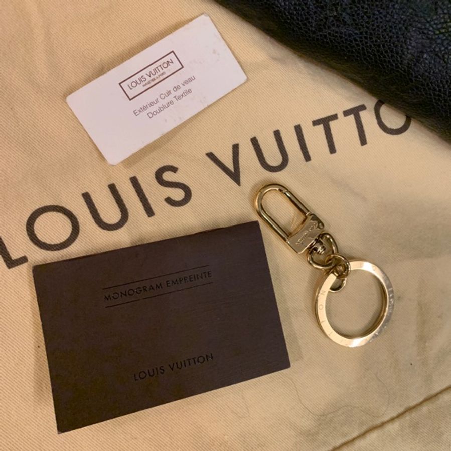 極新Louis Vuitton Artsy MM LV壓紋 包黑色 Monogram Empreinte 壓紋粒面牛皮皮革 金屬配件手工編織提把優雅流浪 hobo通勤包大包媽媽包路易威登包包肩背包手提包手拿包 單肩包 低調精品 質感-20