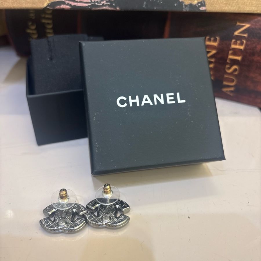 CHANEL槍色雙C耳環-4