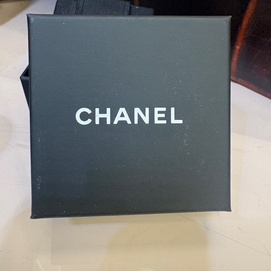 CHANEL槍色雙C耳環-11
