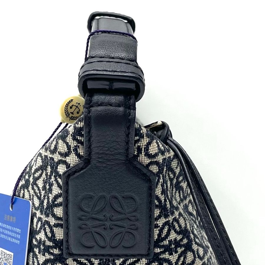 LOEWE 羅意威 Cubi Anagram壓紋可調節肩帶 織物拼牛皮飯盒包 手提單肩包 小號 女款 附件:塵袋 尺寸:26-13-16.5cm-3