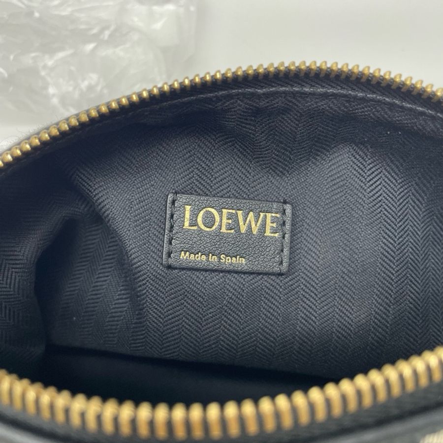 LOEWE 羅意威 Cubi Anagram壓紋可調節肩帶 織物拼牛皮飯盒包 手提單肩包 小號 女款 附件:塵袋 尺寸:26-13-16.5cm-7