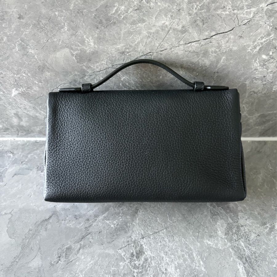 Loro Piana Extra Pocket L19飯盒包 黑金色 (二代扣)-2