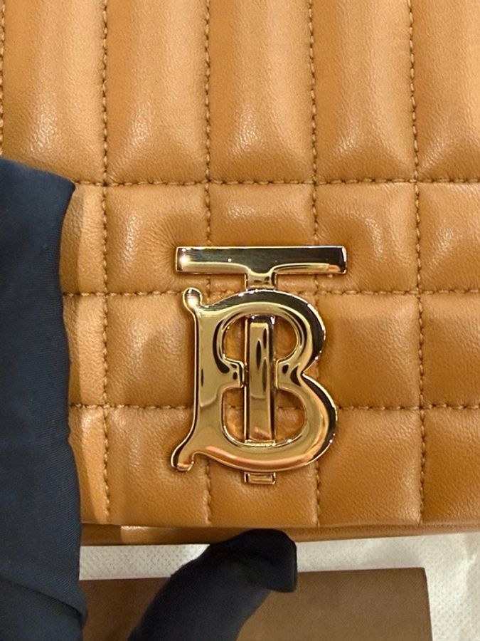未使用 巴寶莉 Burberry 小號 Lola 蘿納包 焦糖色斜挎包 鏈條包單肩包手提包相機包 尺寸:23*7*14 。-1