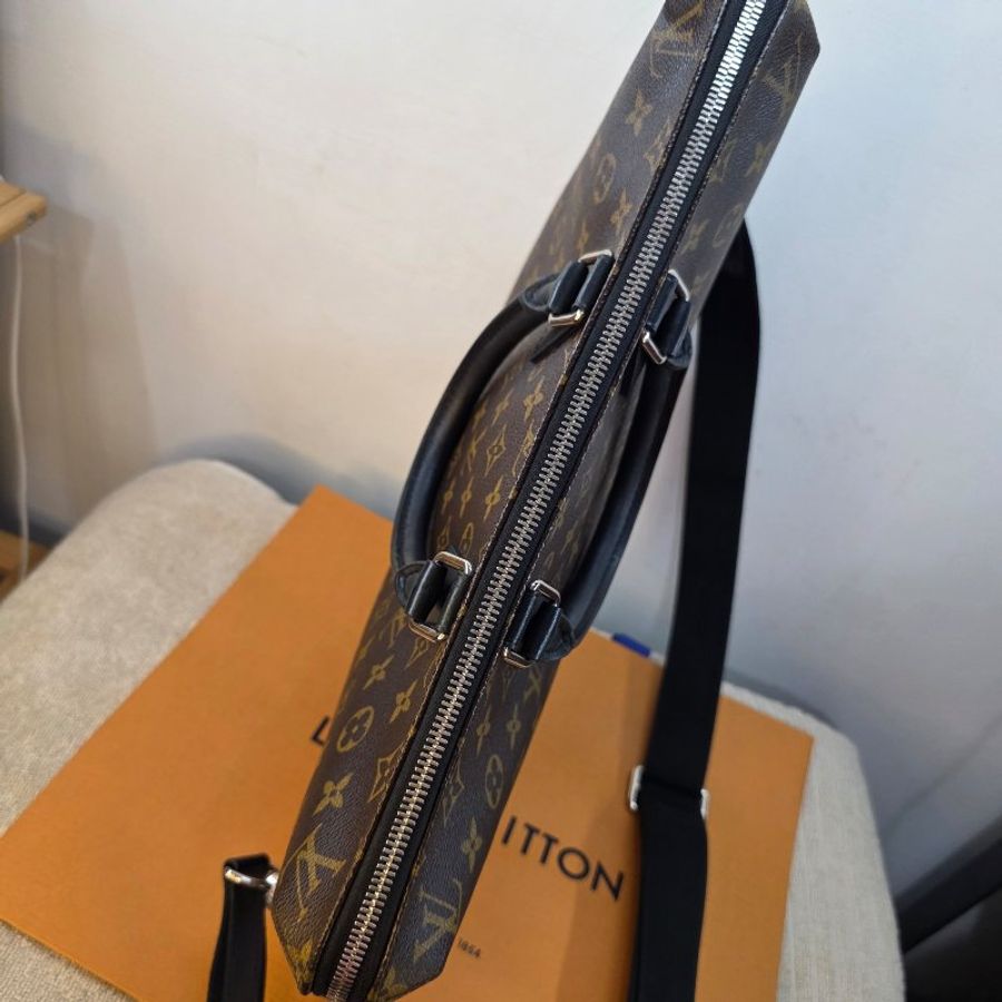 男款中性款 漂亮 LV原花公事包  Macassar Kitan  M40388質感公事包，裝得下理想，手提肩背斜跨三用，A4可入，職場神隊友！-32