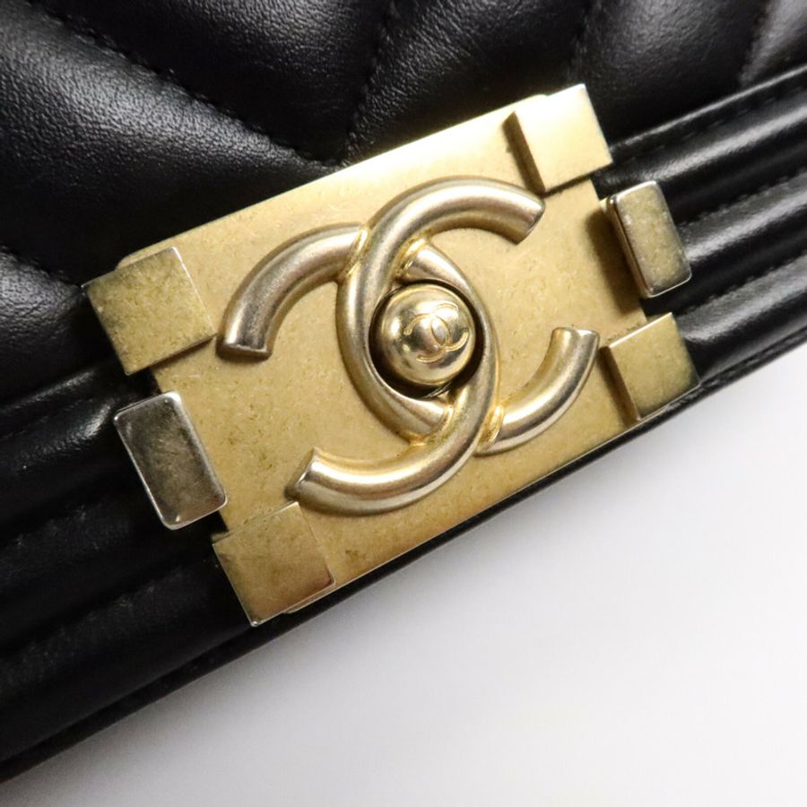 CHANEL 羊皮皮革Boy 20鏈帶肩背袋-16