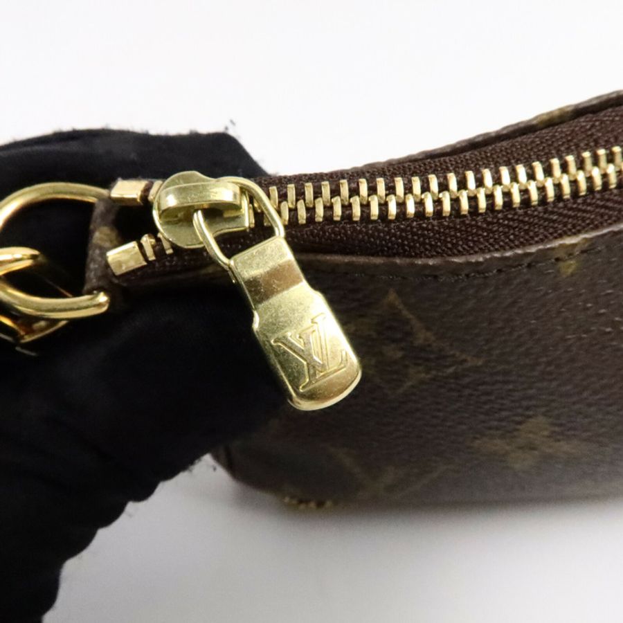 LOUIS VUITTON Monogram Mini Pochette Accessoires金扣手挽袋-6