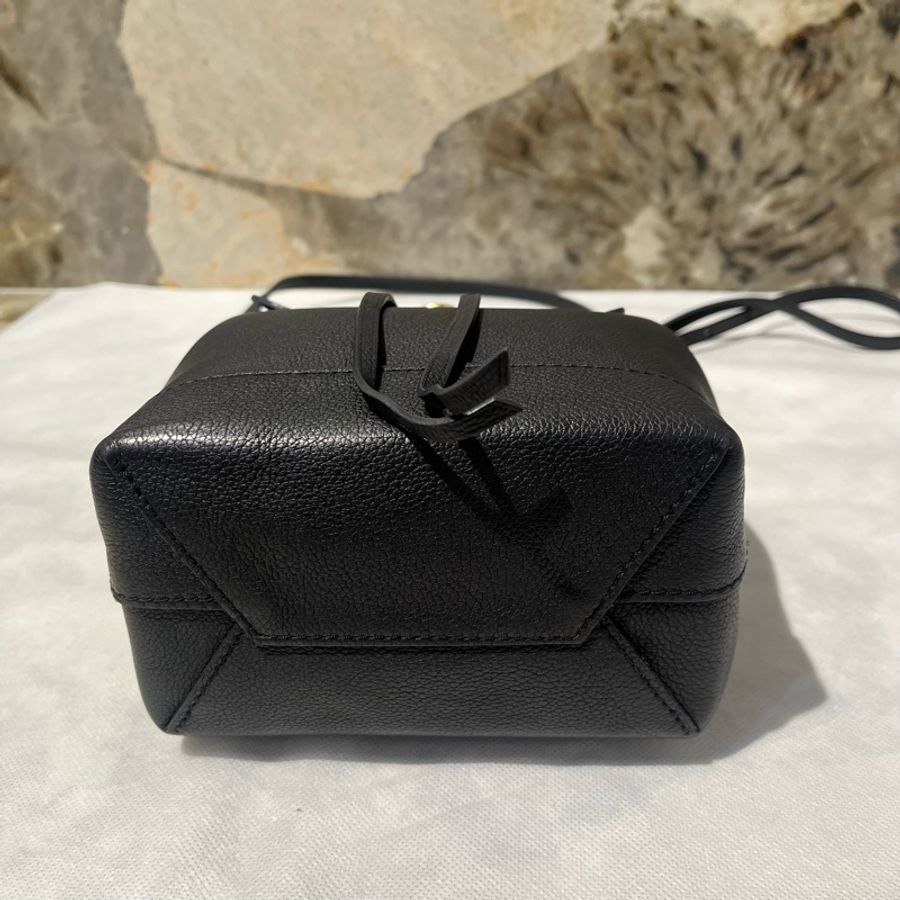 Louis Vuitton 黑金牛皮LockMe後背包-4