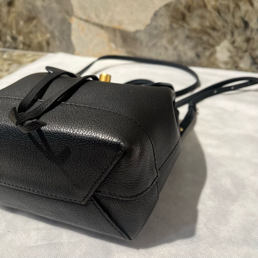 Louis Vuitton 黑金牛皮LockMe後背包-6