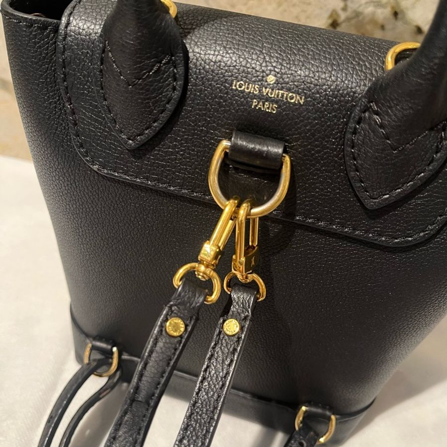 Louis Vuitton 黑金牛皮LockMe後背包-9