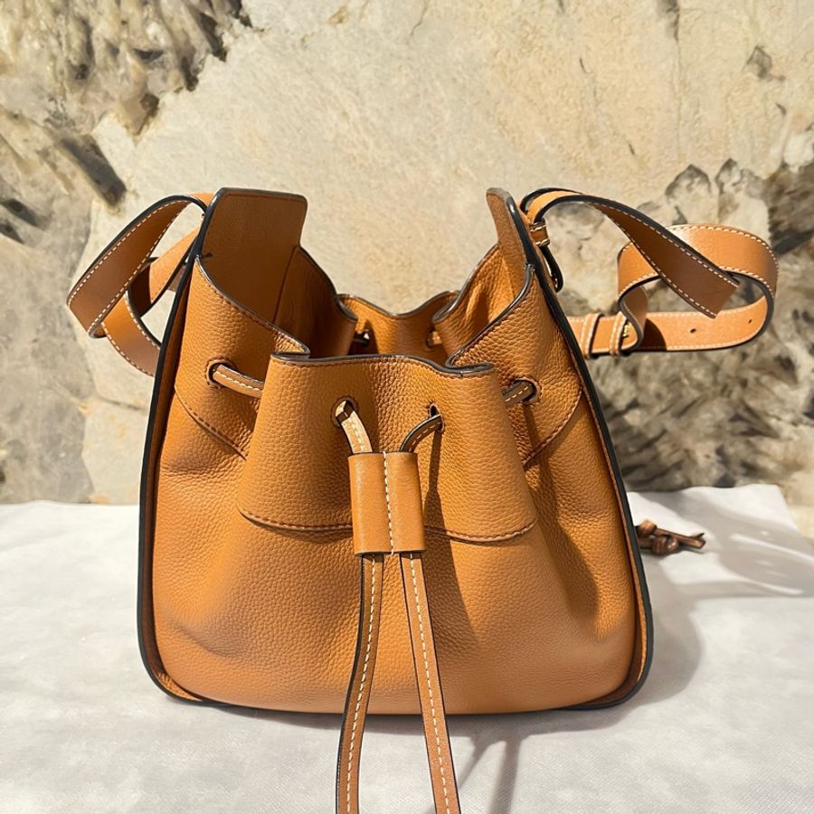 Loewe棕色牛皮Hammock小號-2