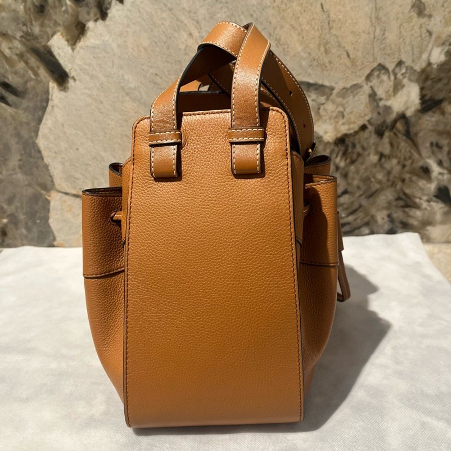 Loewe棕色牛皮Hammock小號-3