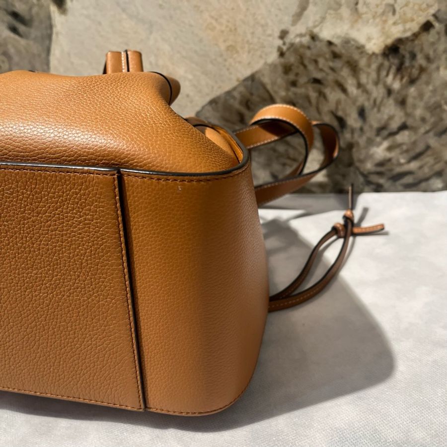 Loewe棕色牛皮Hammock小號-6
