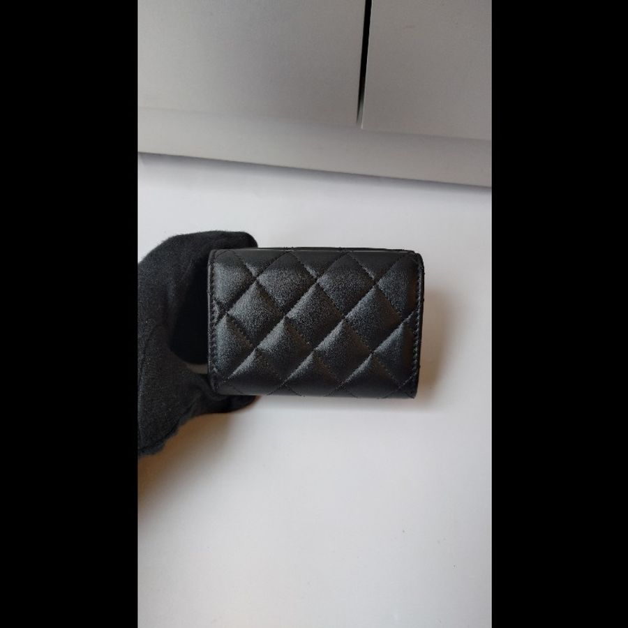 Chanel 水鑽雙C菱格黑羊皮雙面短方夾-1