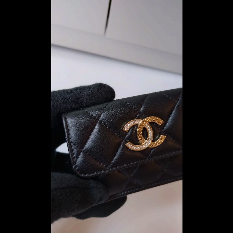 Chanel 水鑽雙C菱格黑羊皮雙面短方夾-3