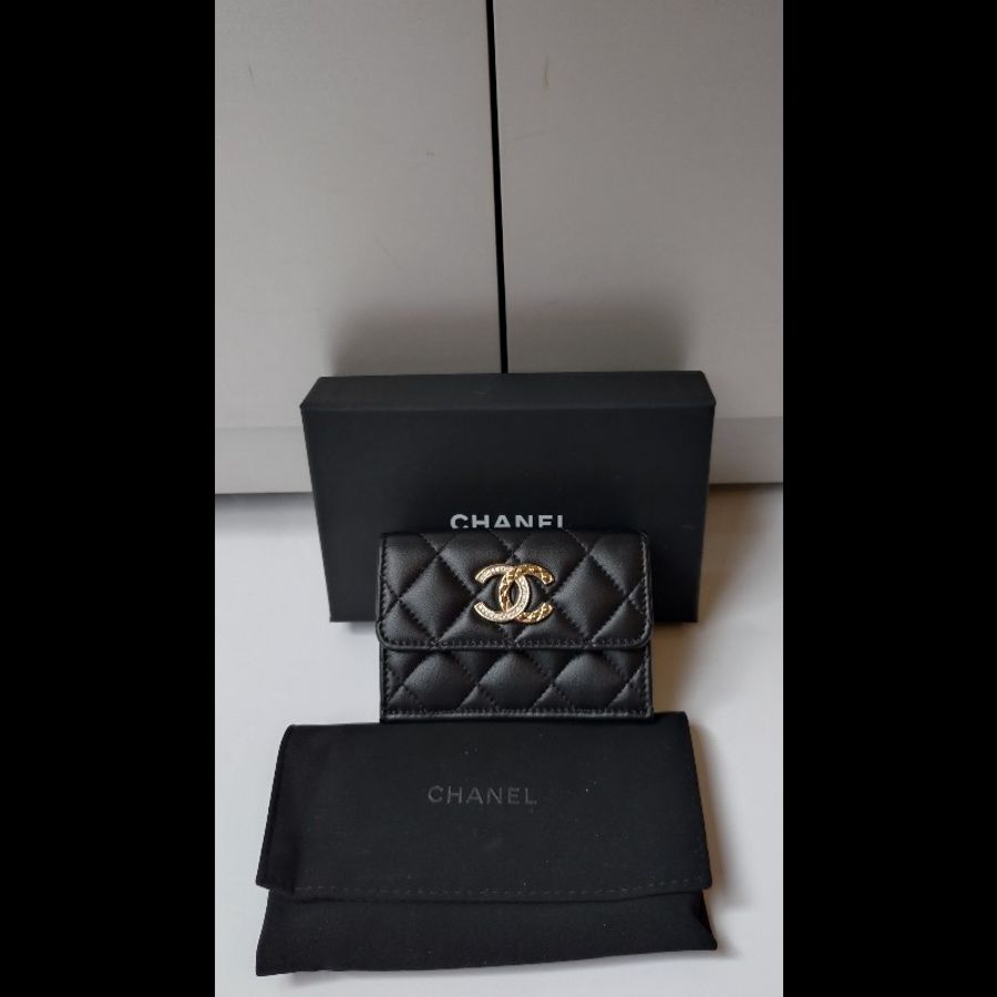 Chanel 水鑽雙C菱格黑羊皮雙面短方夾-5