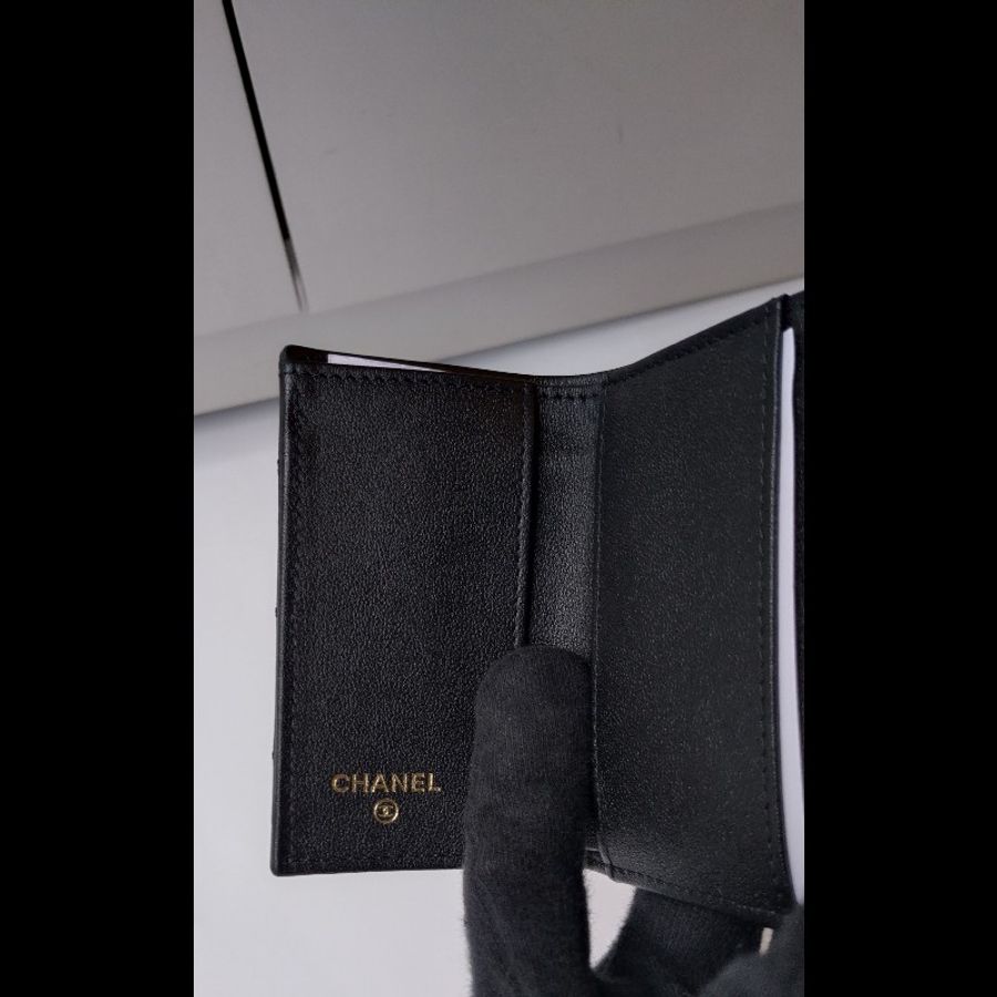 Chanel 水鑽雙C菱格黑羊皮雙面短方夾-13
