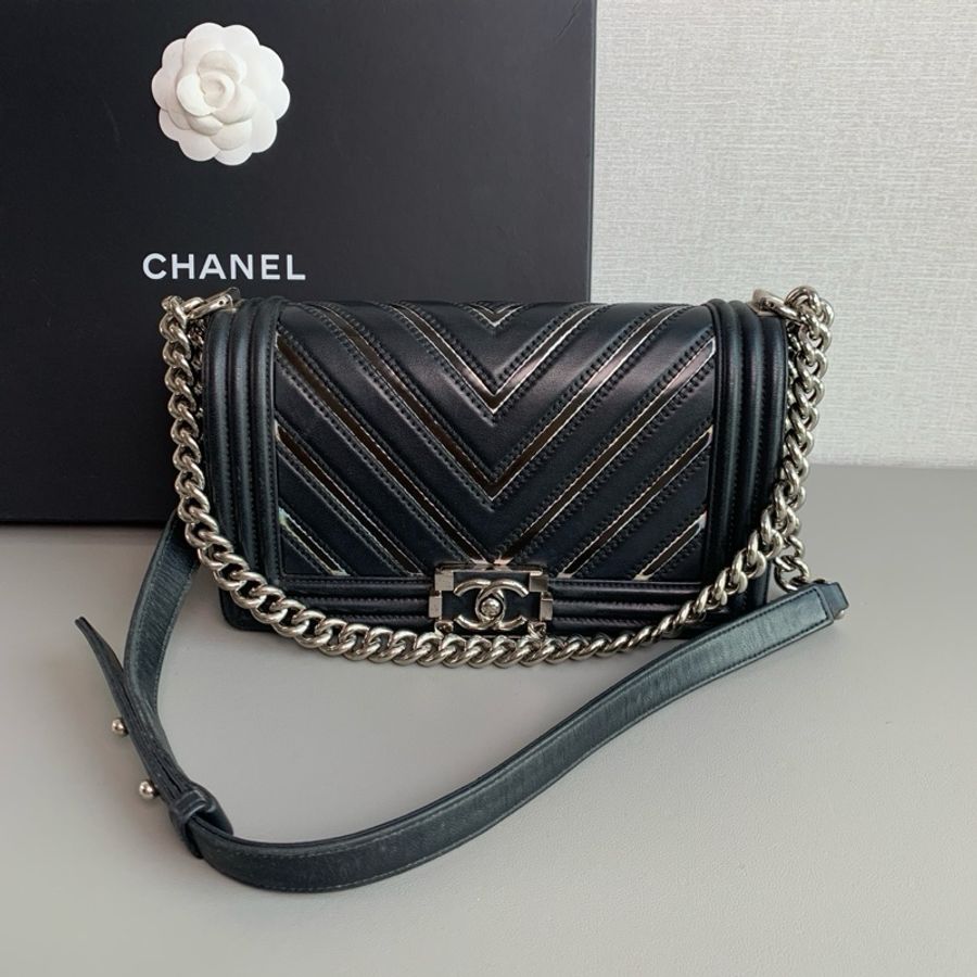 💎Chanel香奈兒|黑銀中號Leboy鐳射V紋單肩斜挎包|98成色 24開無卡-1