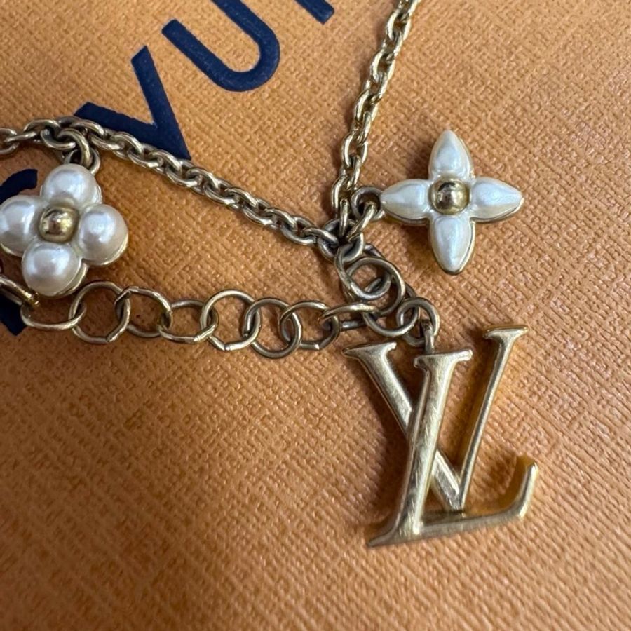 LV字母裝飾金屬珍珠手鍊-5