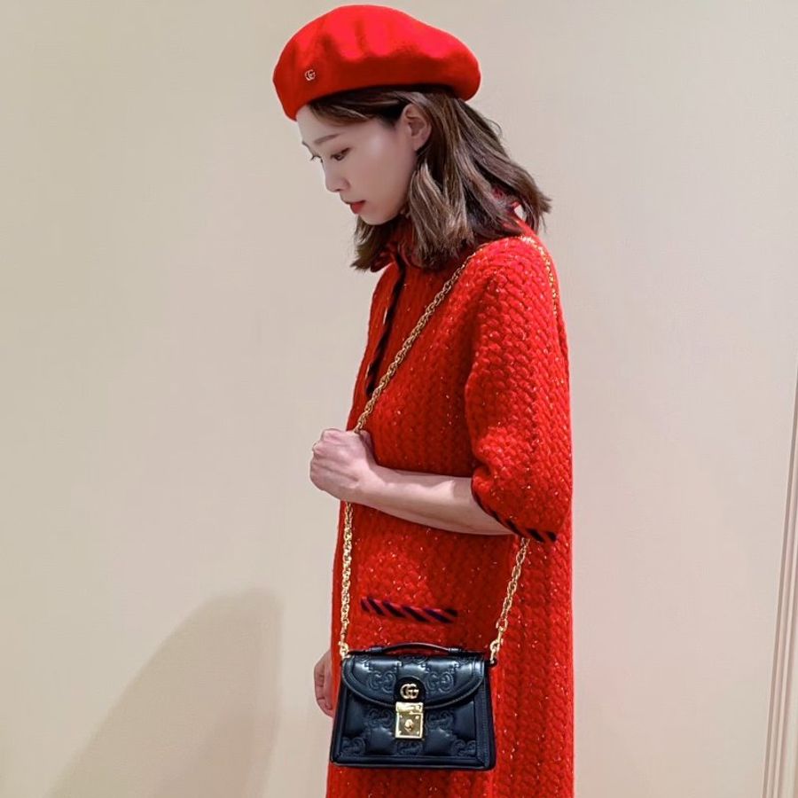 Gucci 黑金全皮郵差包 經典GG壓紋 金色鎖扣 鏈條肩帶 18*6*13cm 98新配件塵袋-3