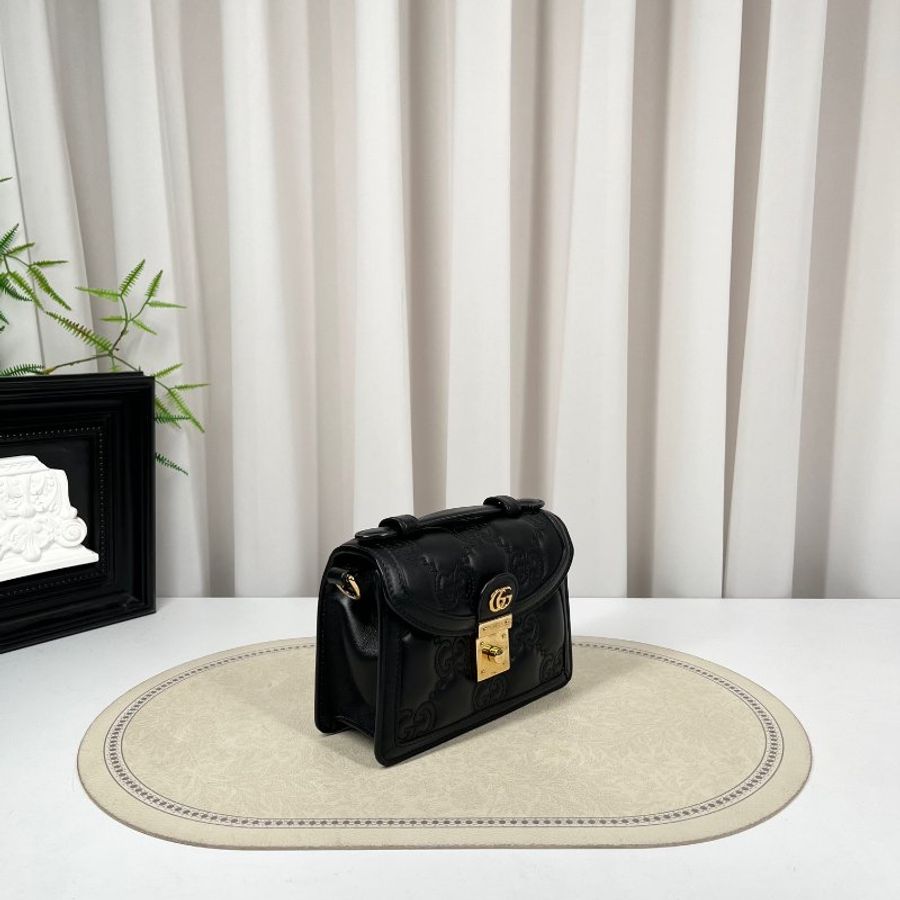 Gucci 黑金全皮郵差包 經典GG壓紋 金色鎖扣 鏈條肩帶 18*6*13cm 98新配件塵袋-5