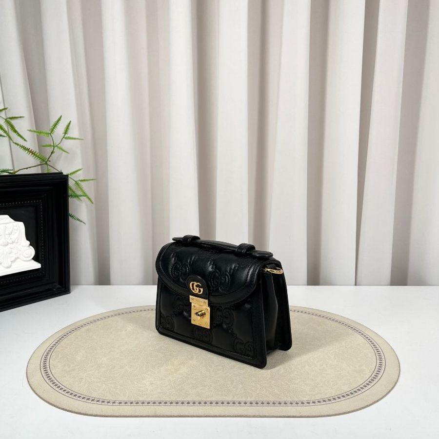 Gucci 黑金全皮郵差包 經典GG壓紋 金色鎖扣 鏈條肩帶 18*6*13cm 98新配件塵袋-6