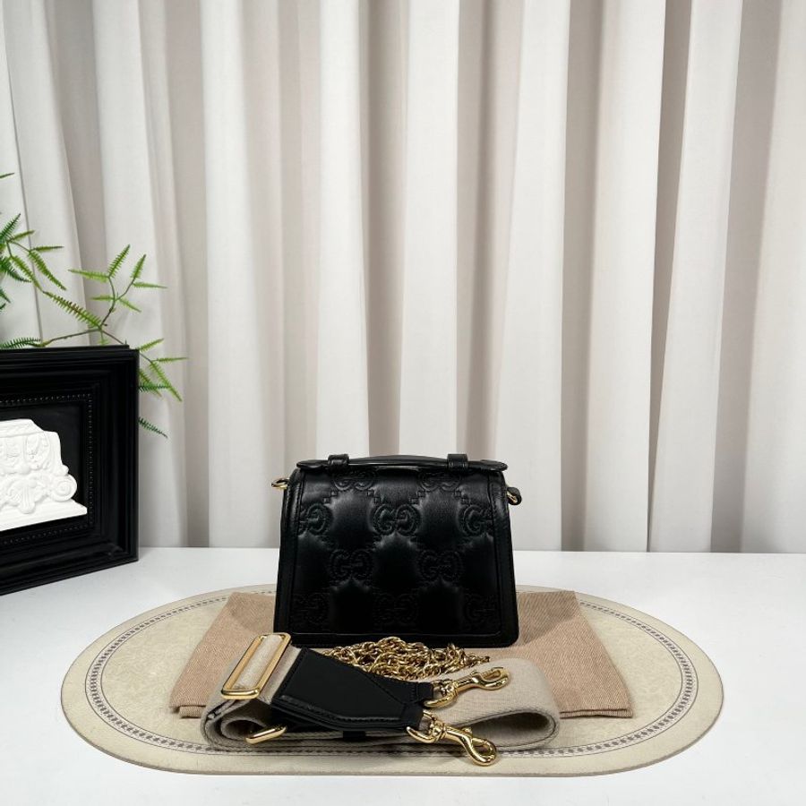 Gucci 黑金全皮郵差包 經典GG壓紋 金色鎖扣 鏈條肩帶 18*6*13cm 98新配件塵袋-8