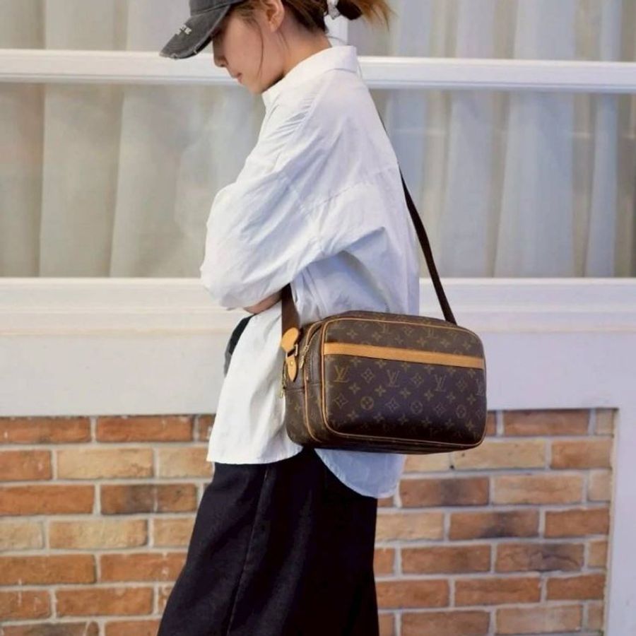 裝滿故事的LV原花 Louis Vuitton 小款層記者包 (LV Reporter PM)肩背包 斜背包-4