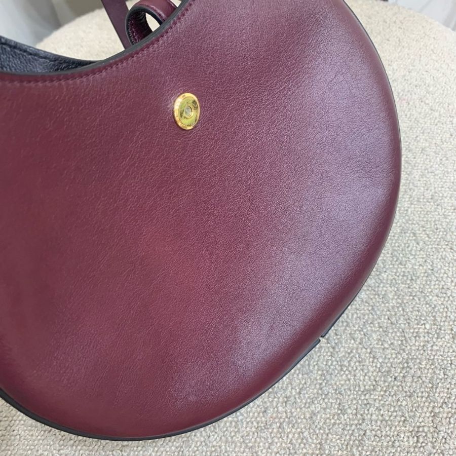 Loewe 羅意威 Joyce 酒紅色月牙包 小號 底長23-6