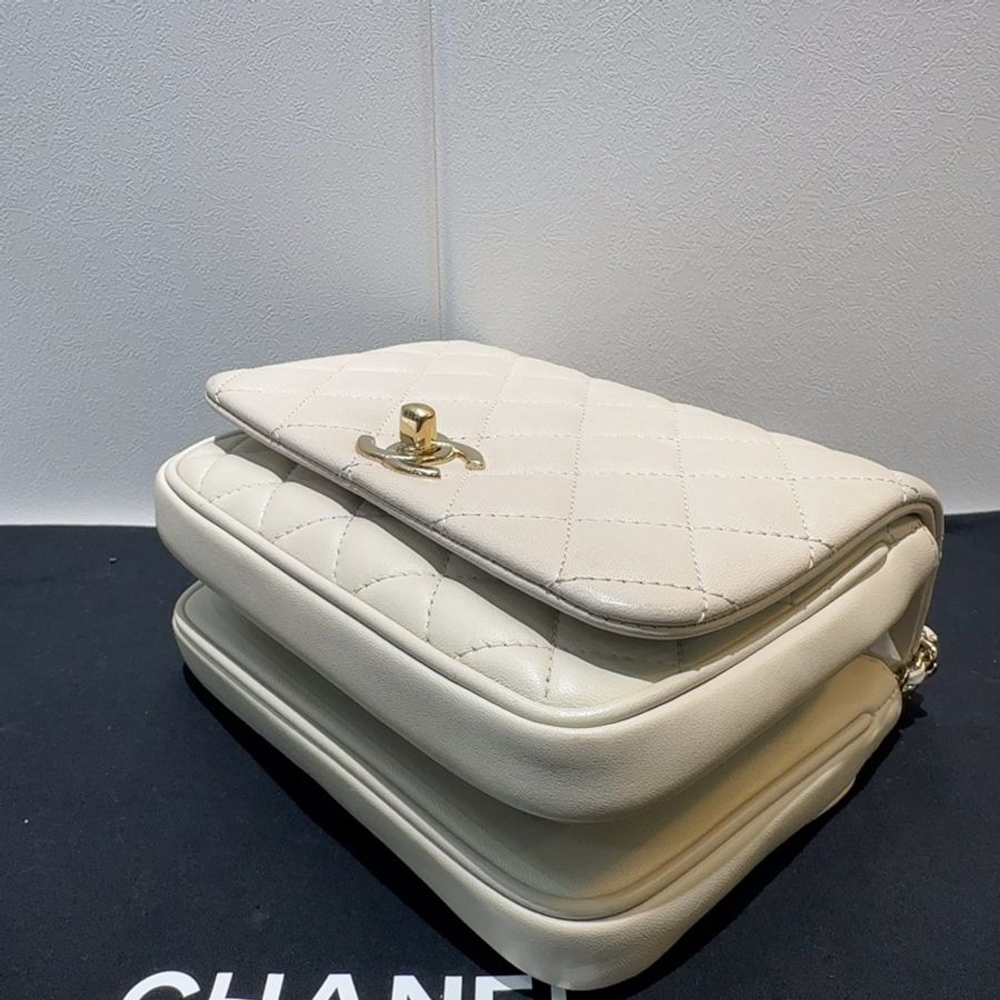 Chanel 香奈兒 象牙白風琴手提方胖子,25開 整體輕微使用痕跡-5