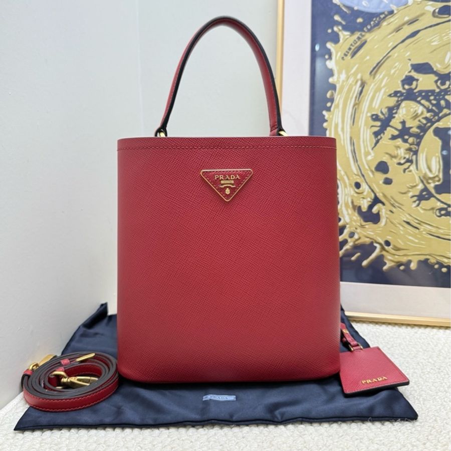 Prada/普拉達 panier水桶包紅色十字紋牛皮金扣 底長22cm 原始好成色-0