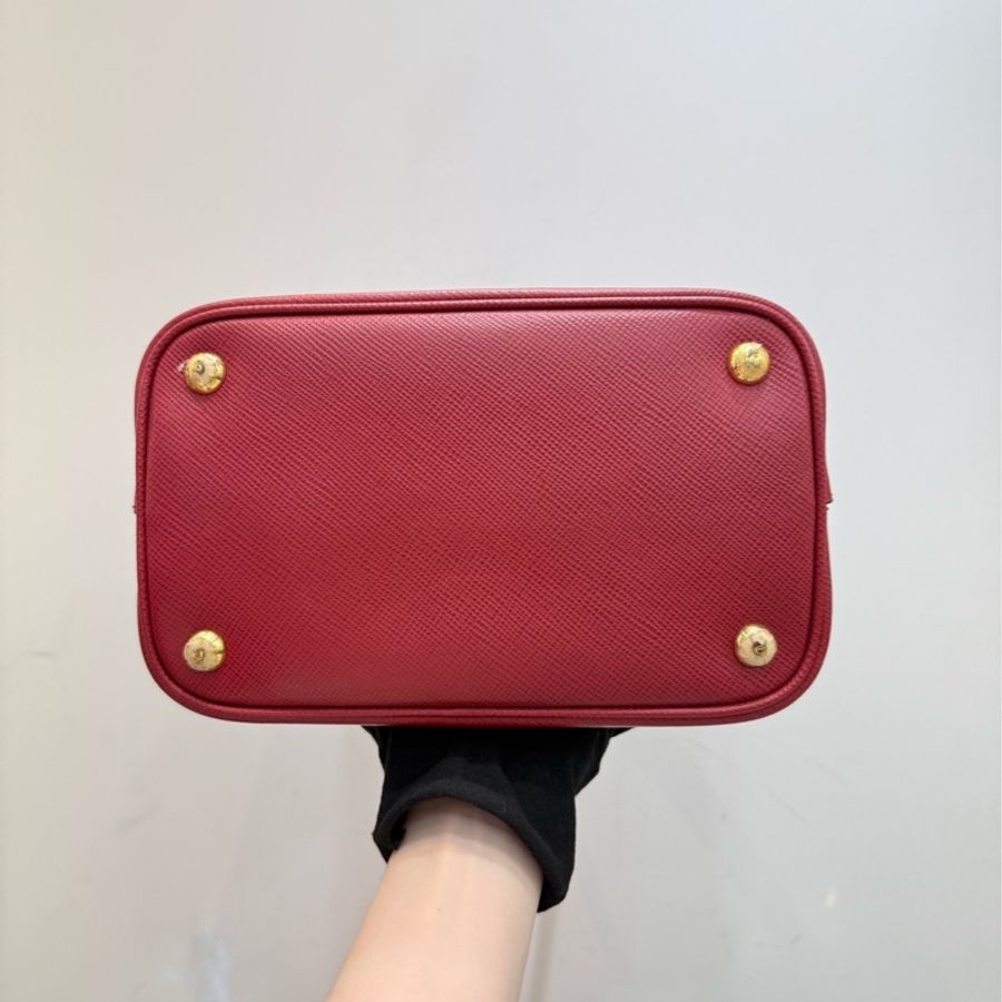 Prada/普拉達 panier水桶包紅色十字紋牛皮金扣 底長22cm 原始好成色-5