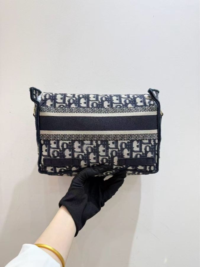 Dior 迪奧 DiorCamp老花郵差包小號 藍色老花刺繡滿印-2