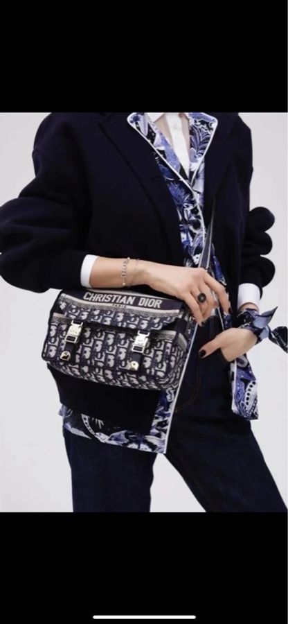 Dior 迪奧 DiorCamp老花郵差包小號 藍色老花刺繡滿印-6